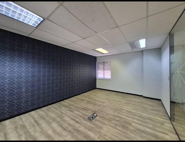 382M² OFFICE TO LET IN HYDE PARK